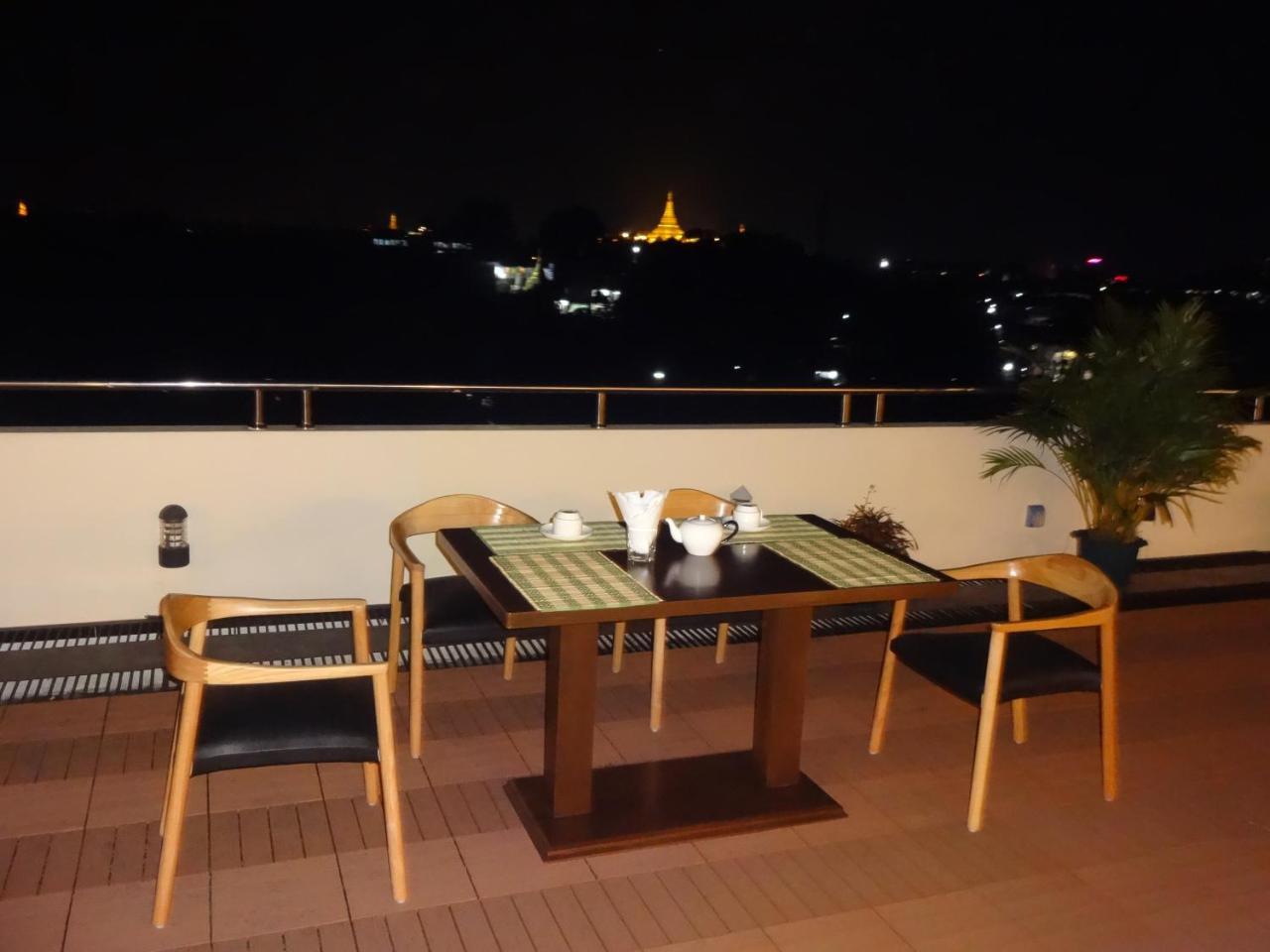 Virati Hotel Янгон Екстер'єр фото