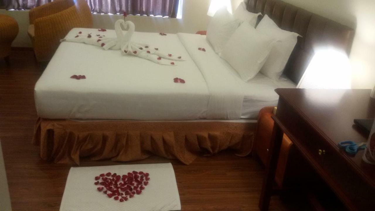 Virati Hotel Янгон Екстер'єр фото